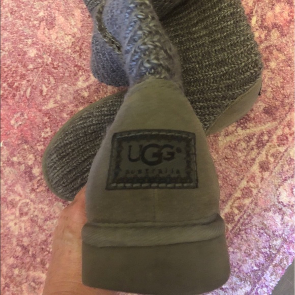 Ugg button boots - Picture 3 of 5
